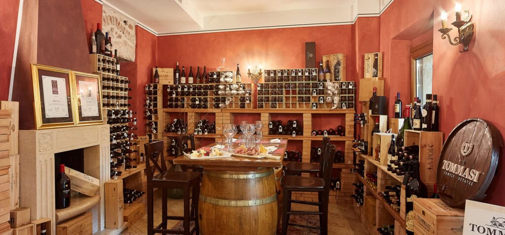 Vinkällare på Villa Quaranta Tommasi Wine Hotel & SPA